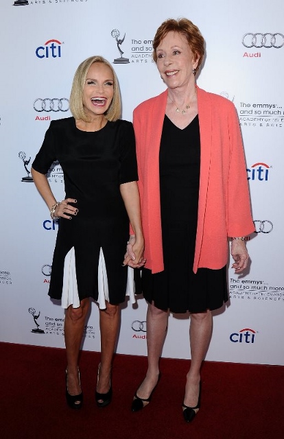 Carol Burnett and Kristin Chenoweth – Yodeling News!
